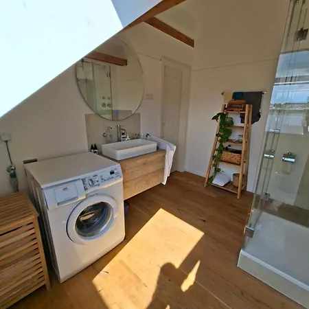 Edler Wohnraum Stadt-apartment Mit Loggia, Boxspringbett, Kaffeevollautomat, Kostenlosem Parkplatz Und Wlan Appartement *